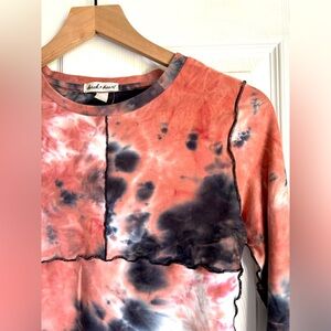 Women’s Long Sleeve Crop Top Size Medium